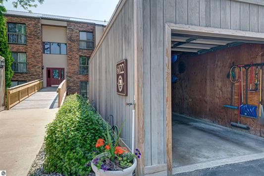 Williamsburg Condo / Golf Course View / 2 Beds / 1.5 Baths / 1 Car Garage / $277,500
